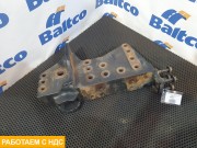 Кронштейн переднего бампера левый